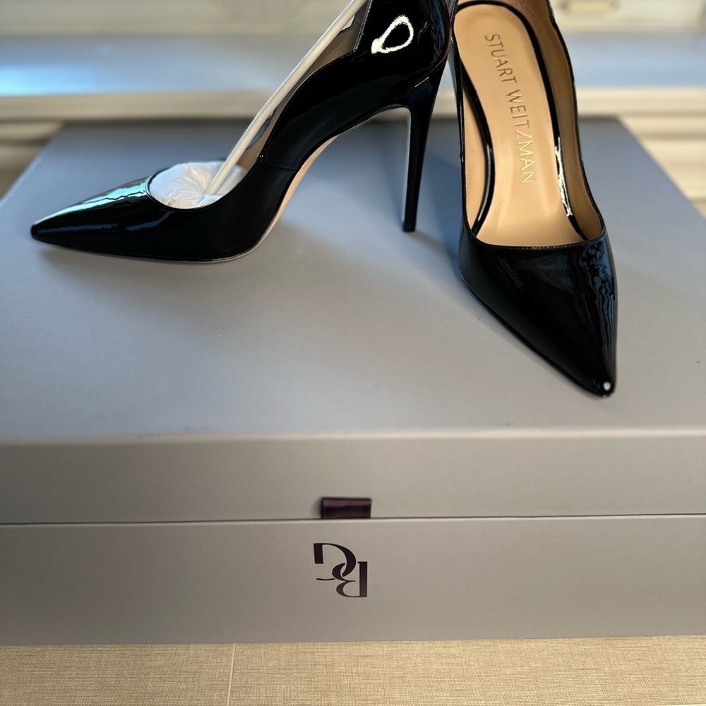 Stuart Weitzman 100 scalloped patent-leather pumps. - Picture 7 of 9